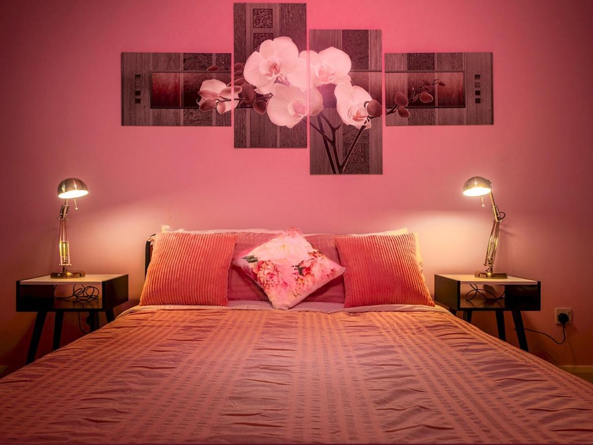 Apartment Pass The Keys - 2br Luxury With Jacuzzi Bath Belfast