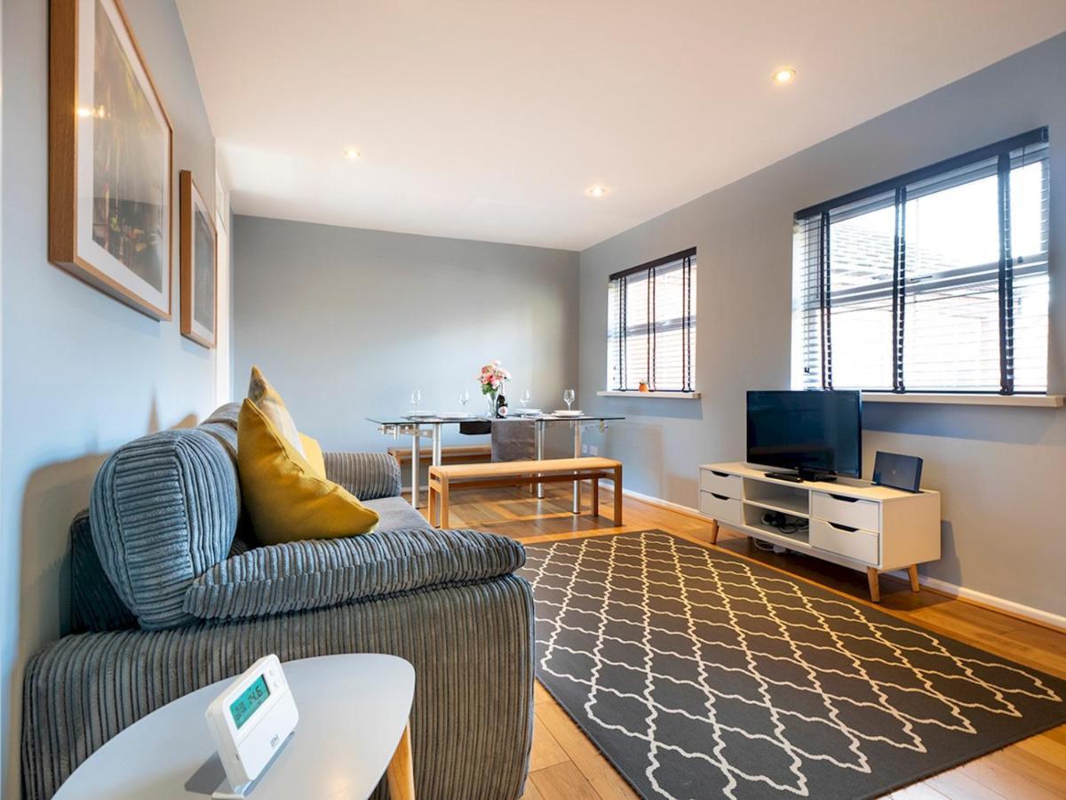 Pass The Keys - 2br Luxury With Jacuzzi Bath Apartment